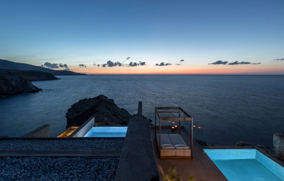 Acro Suites — место, где древние скалы встречаются с морем