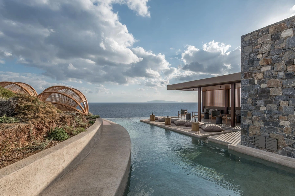 Acro Suites — место, где древние скалы встречаются с морем