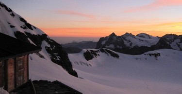 Mönchsjoch Hut – отель для лыжников и альпинистов на вершине Европы в Fieschertal, Швейцария