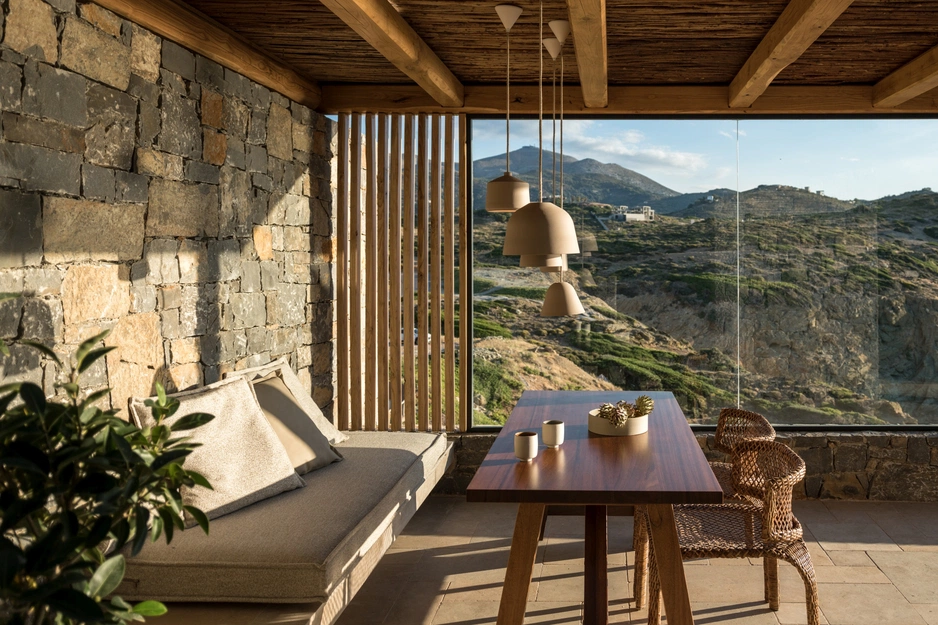 Acro Suites — место, где древние скалы встречаются с морем