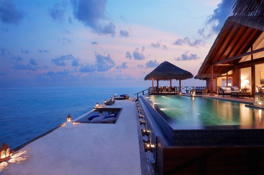Бассейн в отеле на Мальдивских островах