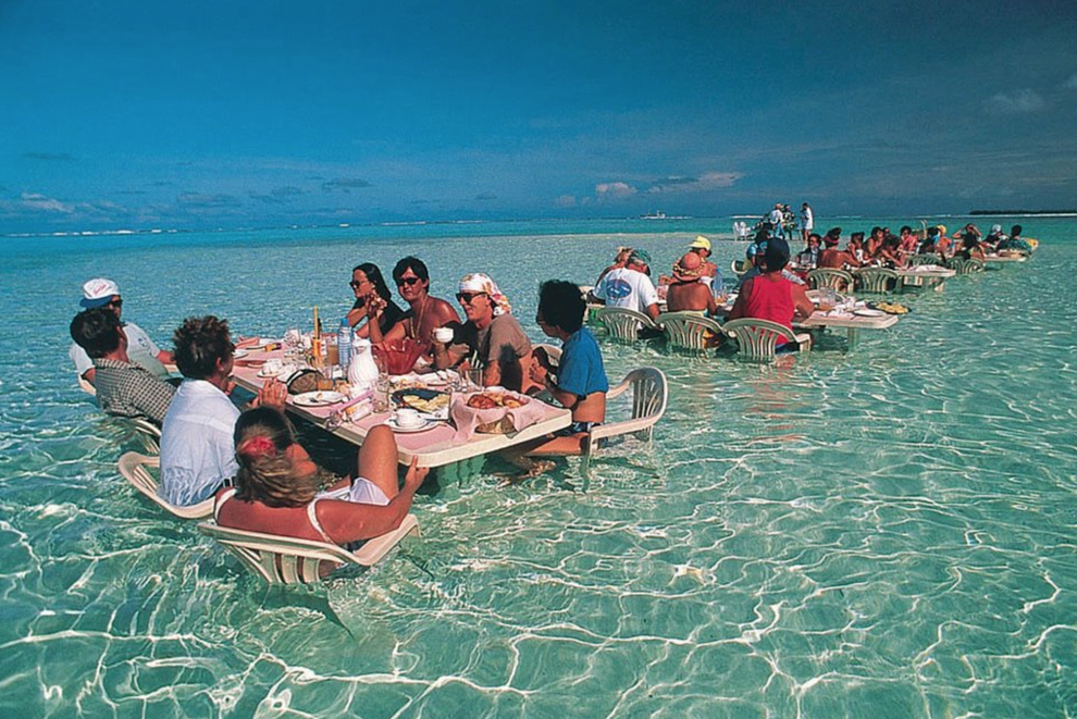 Ресторан на воде на острове Бора-Бора