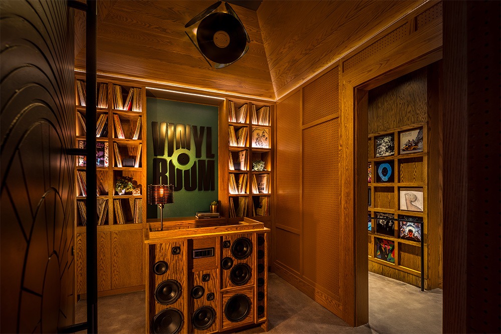 Интерьер музыкального клуба Vinyl Room