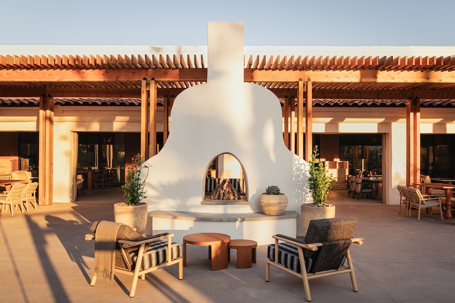 Открытая терраса с камином и зоной отдыха Kimpton Miralina Resort & Villas Opens