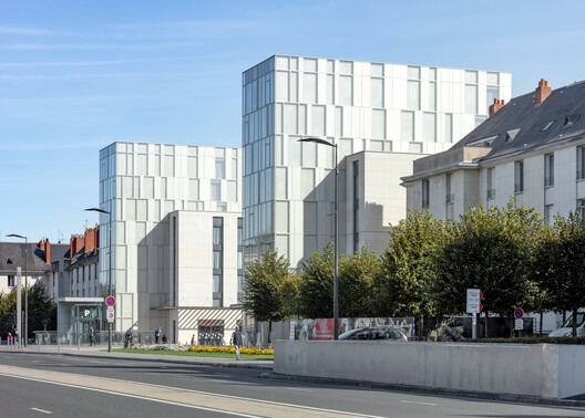 Современные городские здания