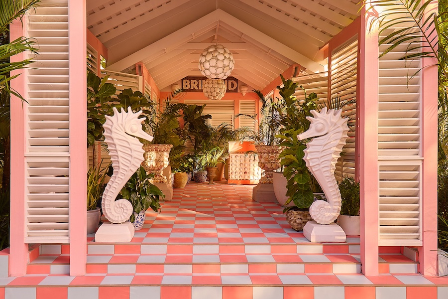 Входная зона с декоративными морскими коньками AJ Capital Partners Reimagines Coral Sands Inns & Cottages