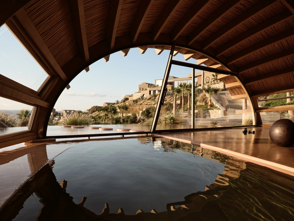 Acro Suites — место, где древние скалы встречаются с морем