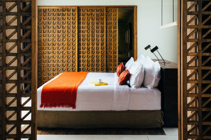 Необычный декор спальни в Bisma Eight Hotel