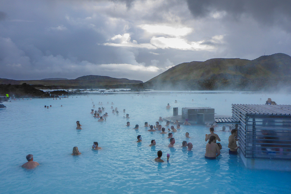 Что можно не брать в исландию. Голубая Лагуна Исландия Исландия. Курорт голубая Лагуна Исландия. Бар-Лагуна, Исландия. Исландия достопримечательности голубая Лагуна.