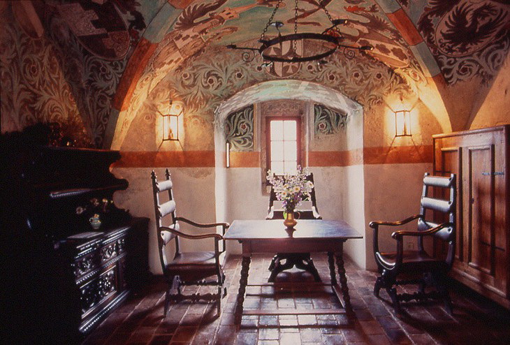 Необычный дизайн интерьера в отеле Burg Oberranna