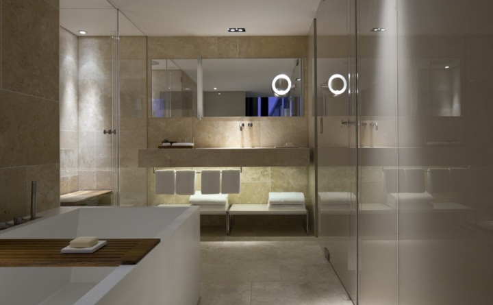 Изысканное оформление ванны в Corner Suites