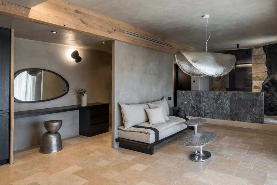 Acro Suites — место, где древние скалы встречаются с морем
