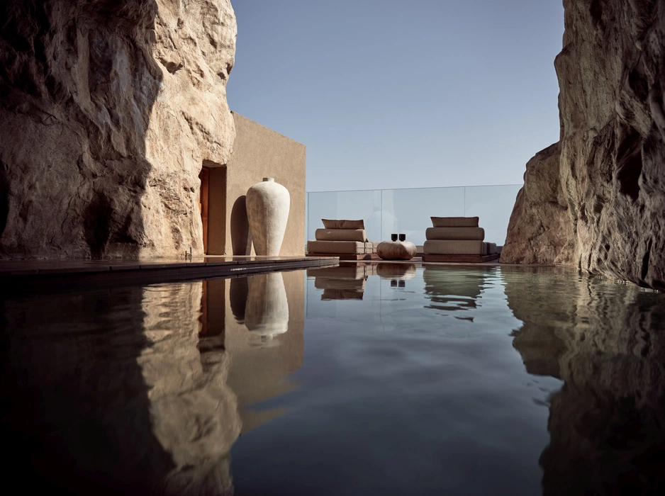 Acro Suites — место, где древние скалы встречаются с морем