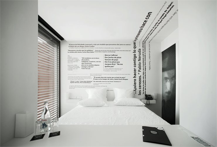 Современный интерьер ванной в Design & Wine Hotel
