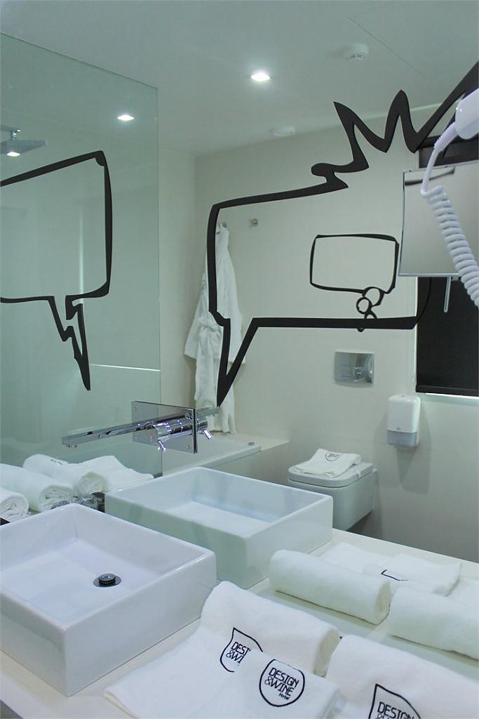 Стильное оформление ванной в Design & Wine Hotel