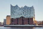 Роскошное здание отеля Elbphilharmoni в Гамбурге