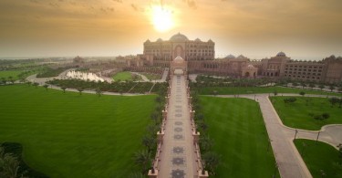 Искупайтесь в роскоши второго в мире 7-звёздочного отеля The Emirates Palace