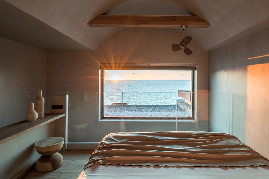 Acro Suites — место, где древние скалы встречаются с морем