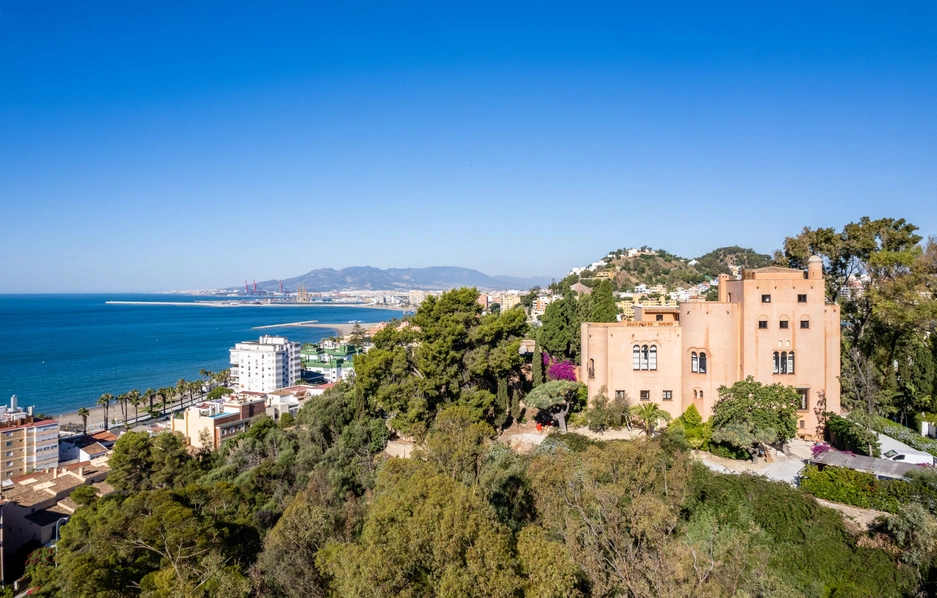 Soho Boutique Castillo de Santa Catalina — мавританский замок-отель в Малаге