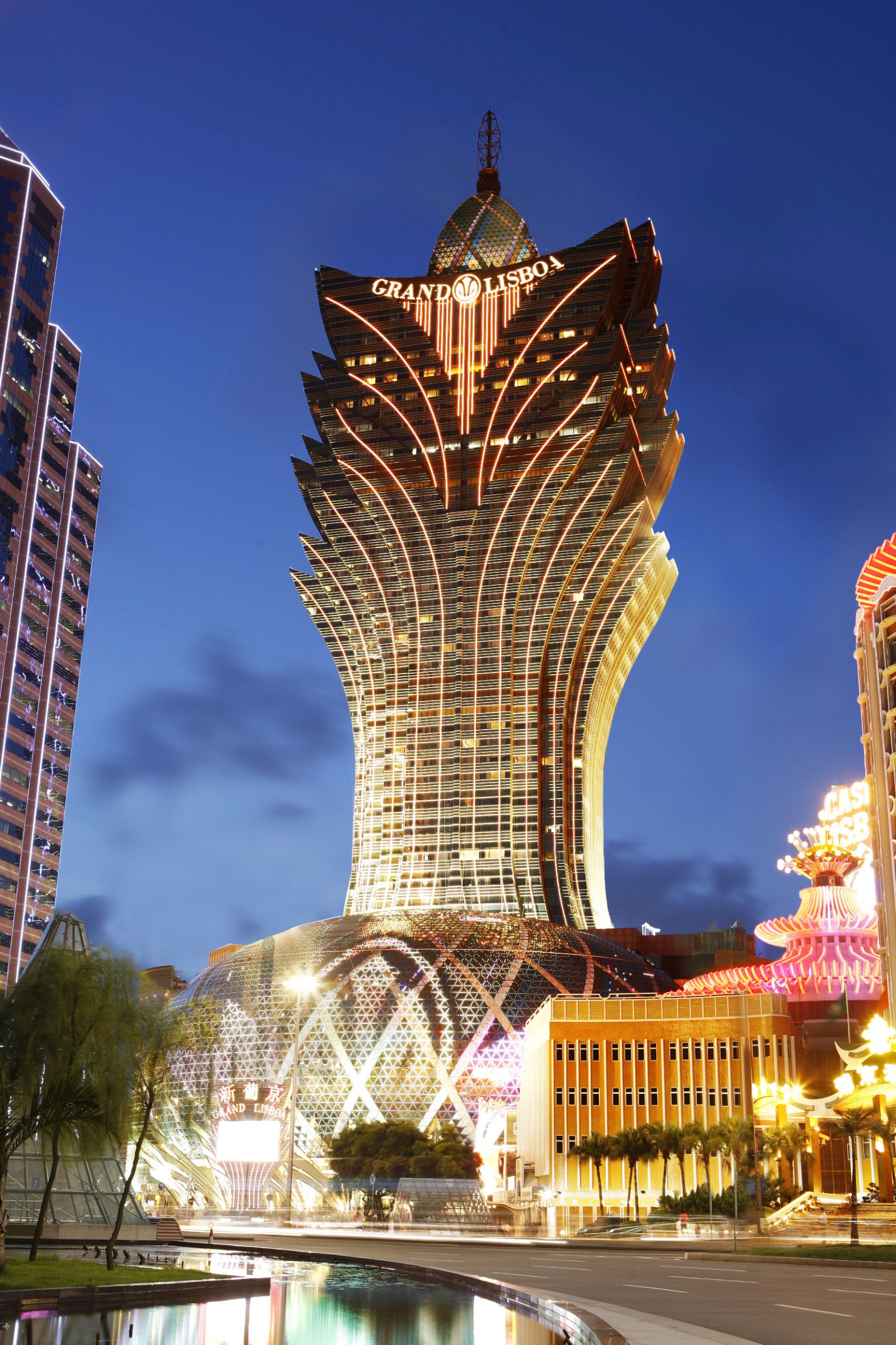 Grand Lisboa Macau: грандиозный отель-казино в центре Макао, Китай