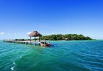 Dolphin Island Huka Retreats: пляжный отель на частном тропическом острове
