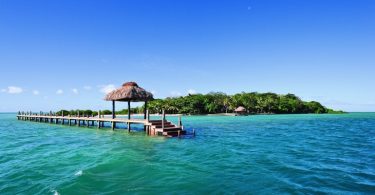 Dolphin Island Huka Retreats: пляжный отель на частном тропическом острове