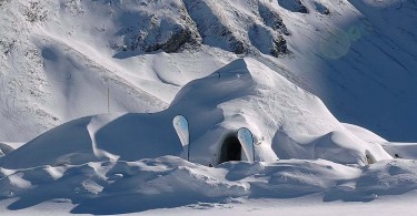 Ледяной отель в горах Германии - Iglu-Dorf Zugspitze