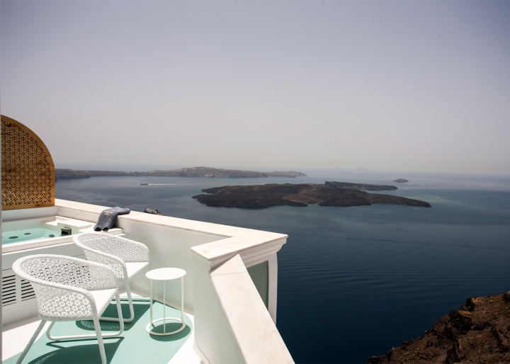 Изумительный вид на море с террасы отеля Andronikos