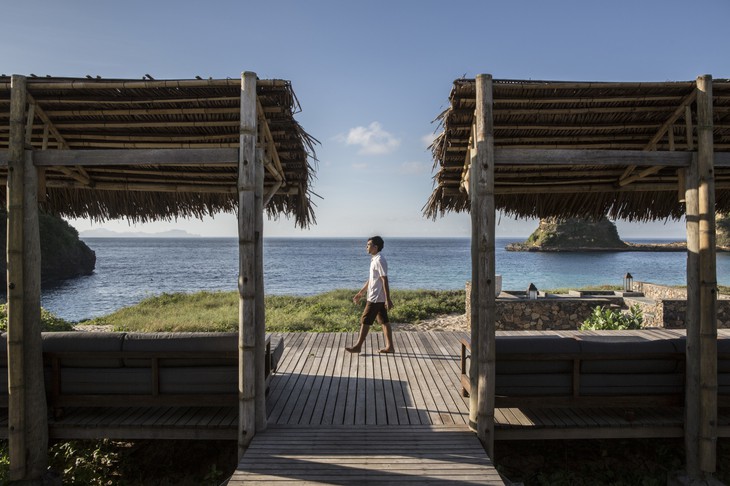 Jeeva Beloam: пляжный эко курорт в стиле рыбацкой деревни на острове Восточный Ломбок в Индонезии