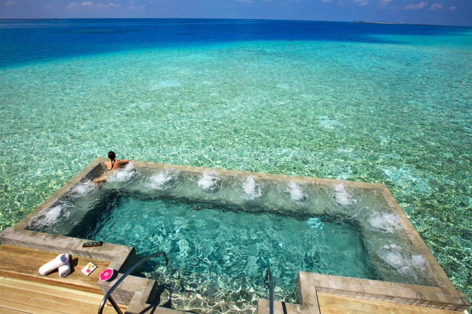 Красивые бассейны - на Мальдивских островах