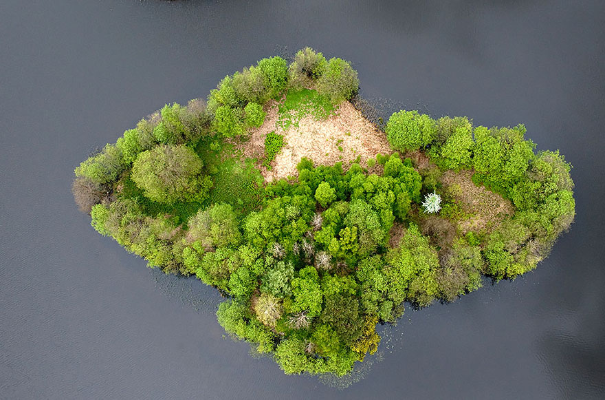 Красивые места планеты - остров на озере в Польше