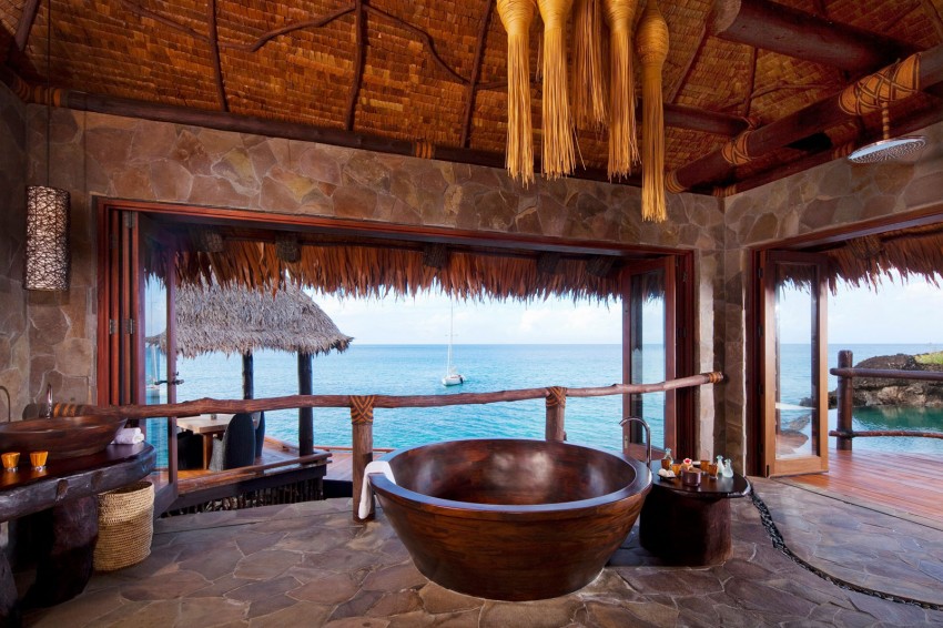 Удивительное оформление ванной в номере отеля Laucala Island