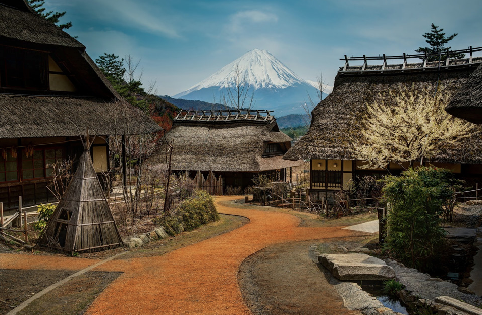 Красивые маленькие деревни - гора Фудзияма, Япония