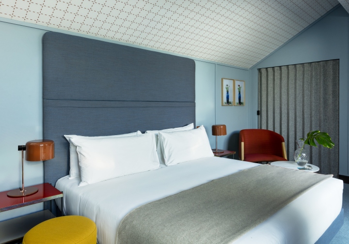 Интерьер номера в традиционном стиле в Room Mate Hotel Giulia