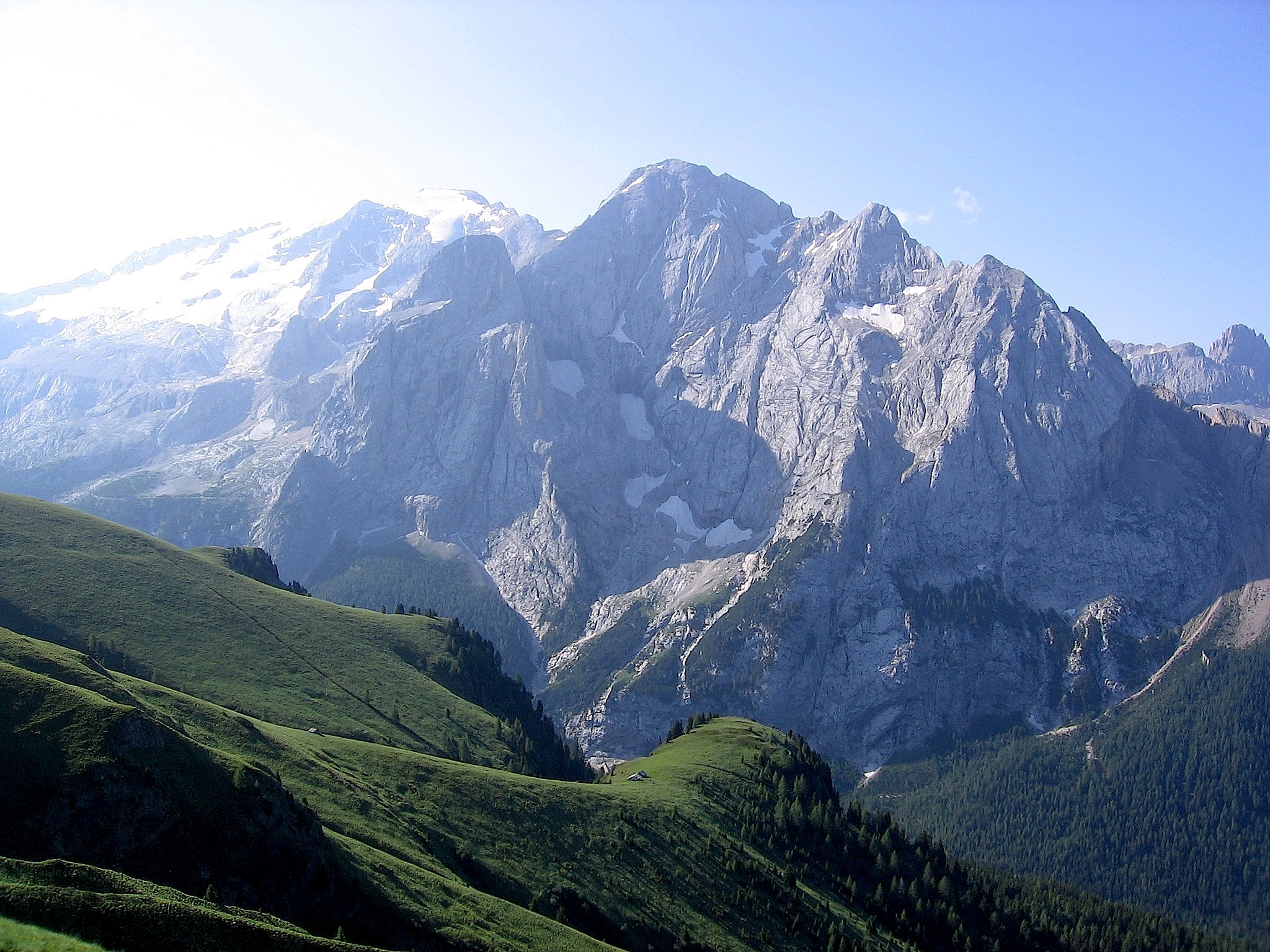 Какие горы на территории италии. Доломитовые Альпы Мармолада. Мармолада гора в Италии. Италия горы Апеннины. Италия Альпы и Апеннины.