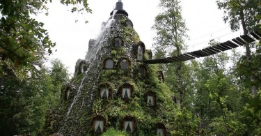 Необычный отель в виде вулкана - Montana Magica Lorge в заповеднике Huilo-Huilo