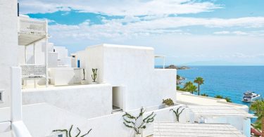 Mykonos Blu: голубой отель на живописном острове в Эгейском море