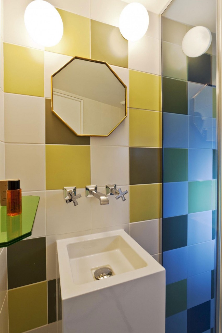 Стильный дизайн ванной в номере Hôtel Le Crayon