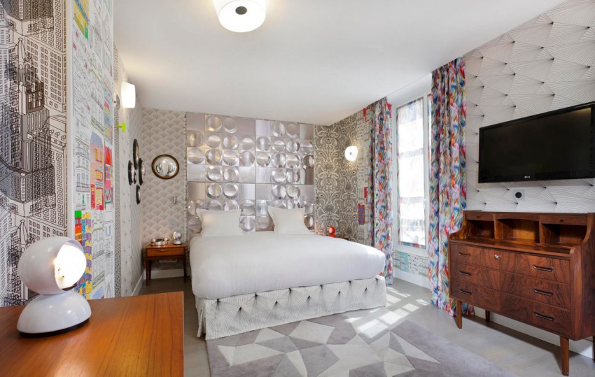 Просторная спальня с ретро-комодом в Hôtel Le Crayon
