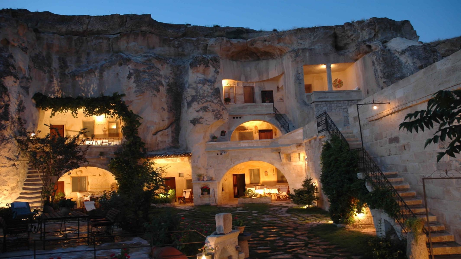 Необычные отели - Gamisaru Cave Hotel
