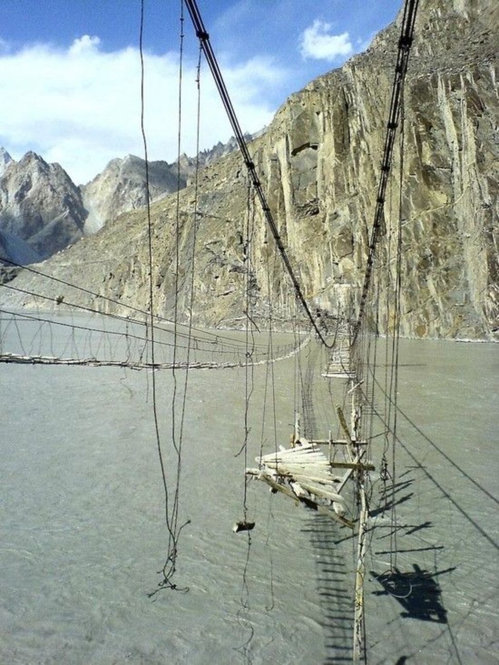 Опасные места мира - Хуссайни – подвесной мост