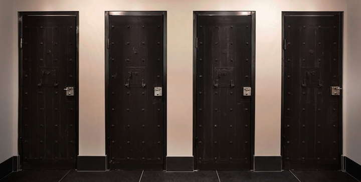 Тюремные двери номеров в Het Arresthuis Hotel