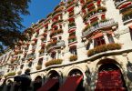 Hotel Plaza Athenee: традиции и инновации изящного и лёгкого парижского стиля