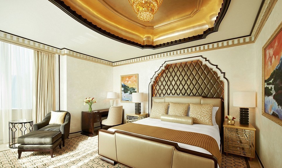Роскошный интерьер спальни в отеле