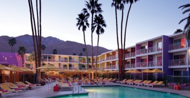 Saguaro Palm Springs - яркий отель с прекрасным видом на горы