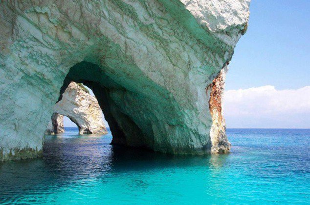 Самые лучшие места для отдыха - Греческие голубые пещеры на острове Закинф