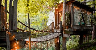 Secluded Intown Treehouse: дом-отель с комнатами на деревьях, Атланта США
