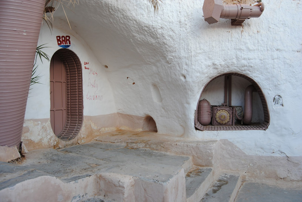 Отель в пещерах Sidi Driss: опыт отдыха под землёй в пустынной местности Туниса
