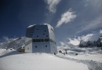 Удивительный комплекс Спальные комнаты в The Newmonte Rosa Hut в горах Швейцарии