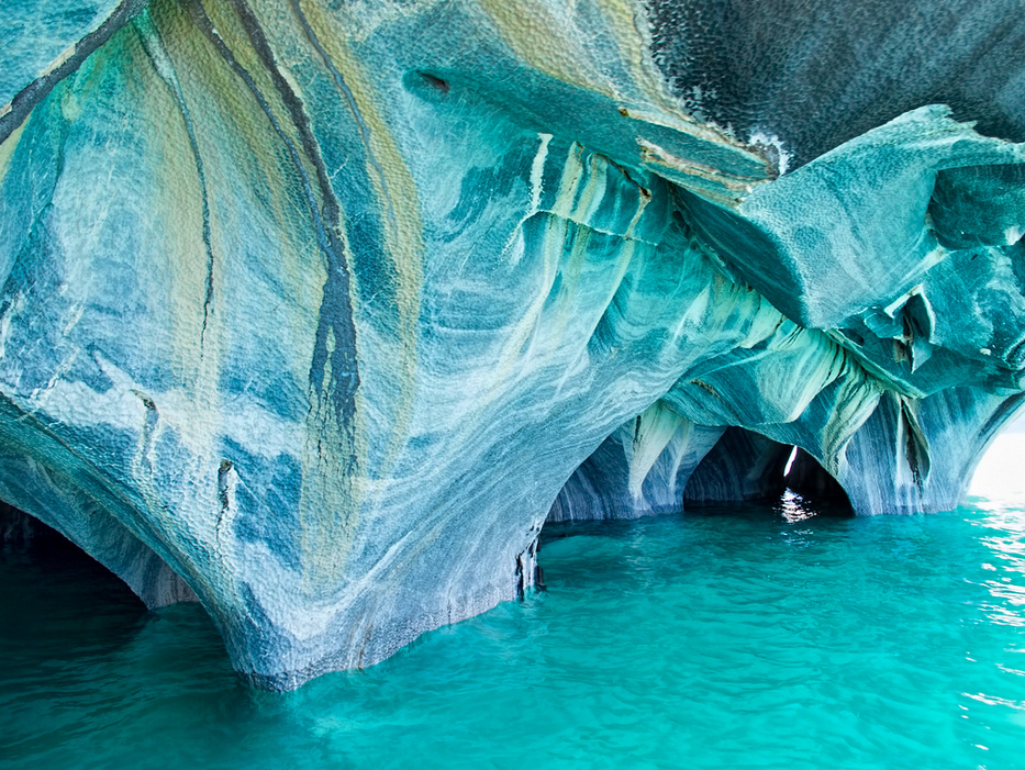 Достопримечательности мира - мраморные пещеры на берегу озера General Carrera